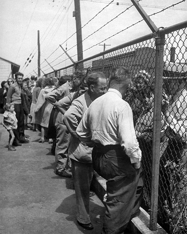 Jews arrive in the USA